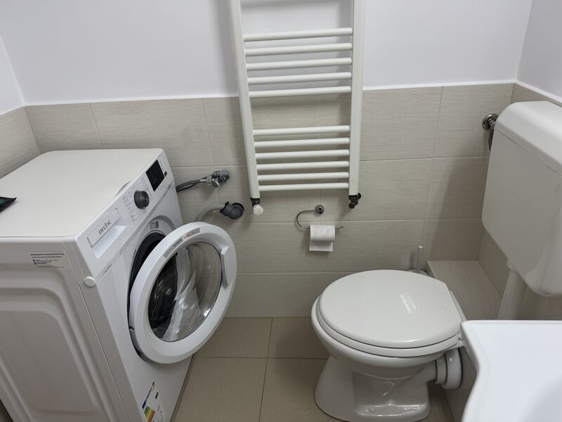 Vitan Mall, Str. Foisorului,